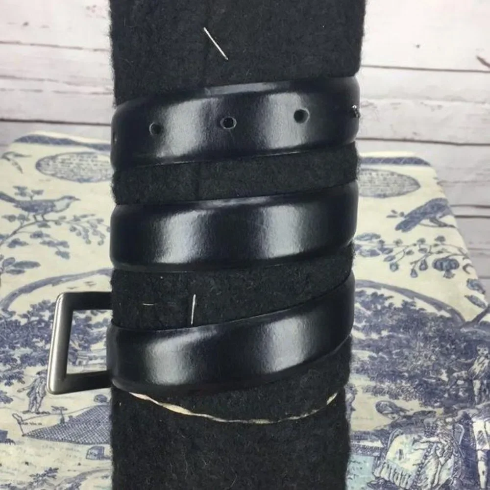 Perry Ellis Black kids Genuine Leather Belt Solid‎ brass buckle size Small